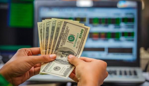 مکانیسم تاثیر شاخص اطمینان مصرف کننده بر دلار