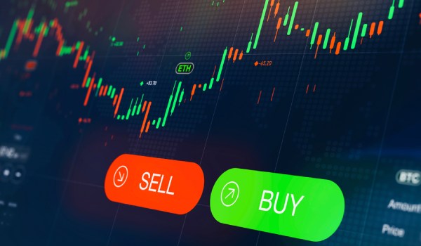 بروکر بهتر است یا صرافی